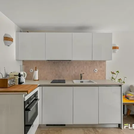 T2 With Terrace In A House Daviel 13 *