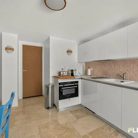 T2 With Terrace In A House Daviel 13 Apartment