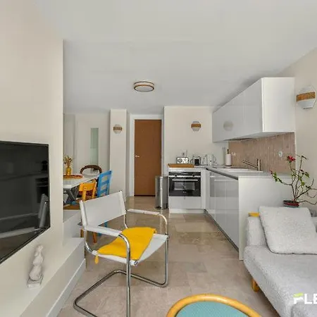 T2 With Terrace In A House Daviel 13 *
